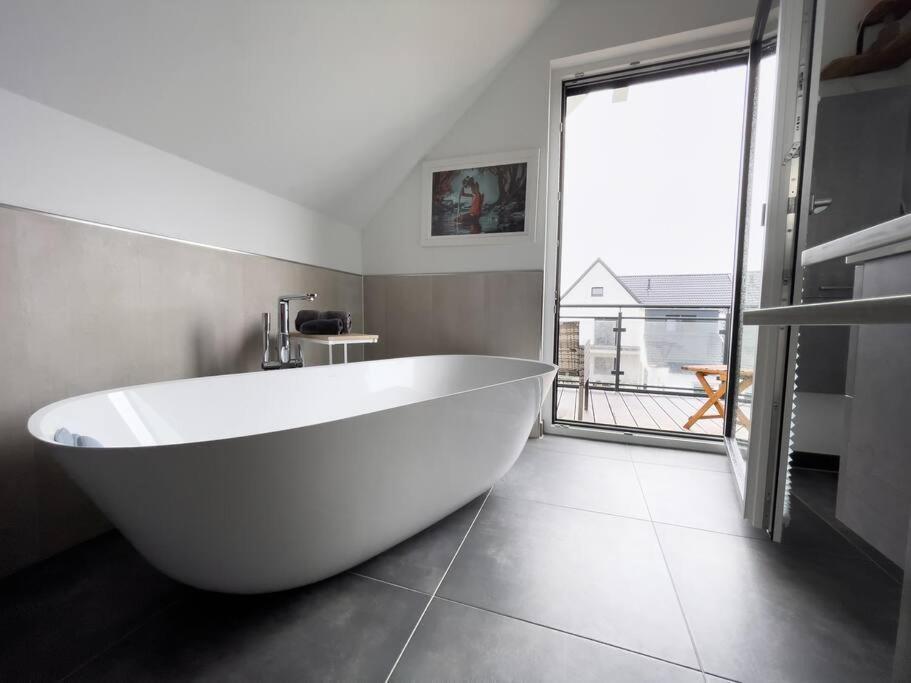 Villa Dreamy Vibes Mit Privatem Pool & Rheinblick Niederkassel Exterior foto