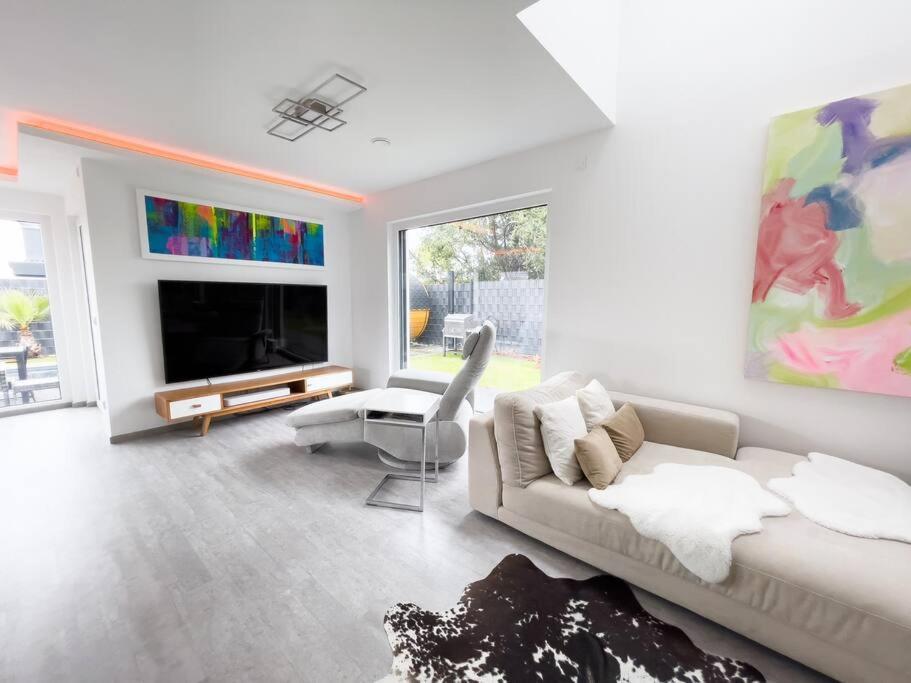 Villa Dreamy Vibes Mit Privatem Pool & Rheinblick Niederkassel Exterior foto