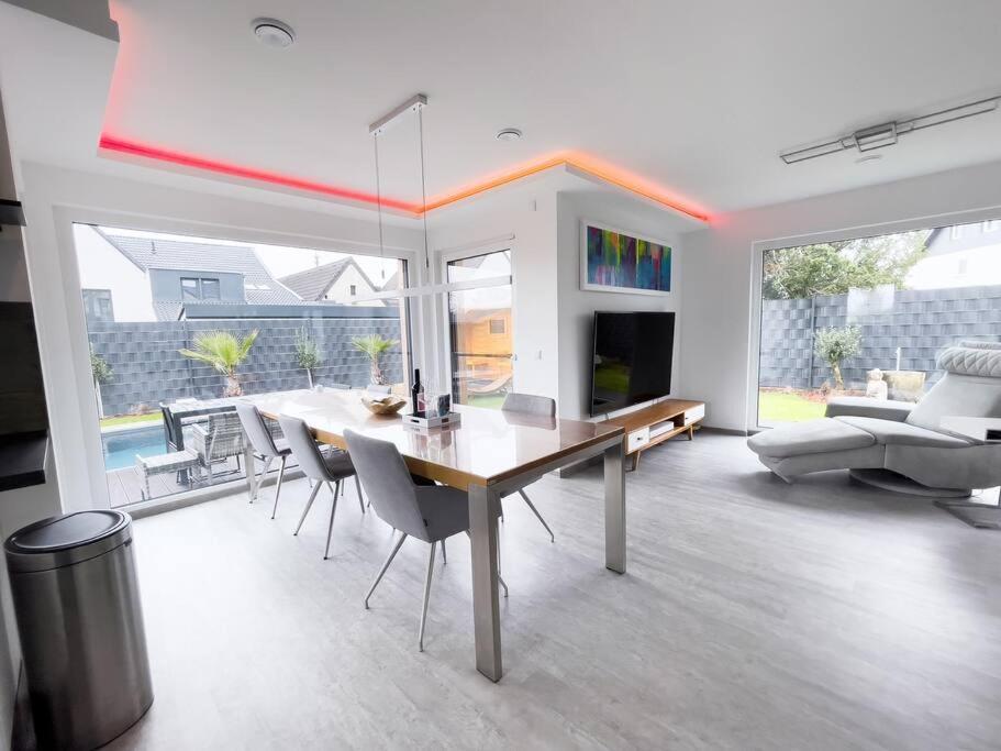 Villa Dreamy Vibes Mit Privatem Pool & Rheinblick Niederkassel Exterior foto